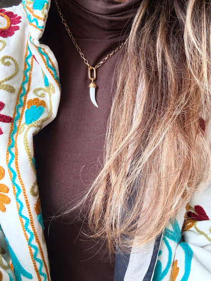 Collana ciondolo corno bianco