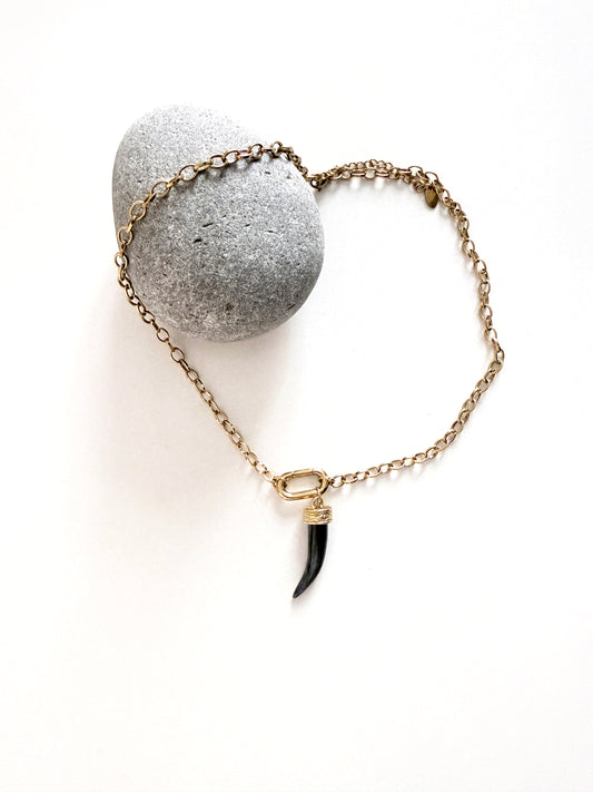 Collana ciondolo corno nero