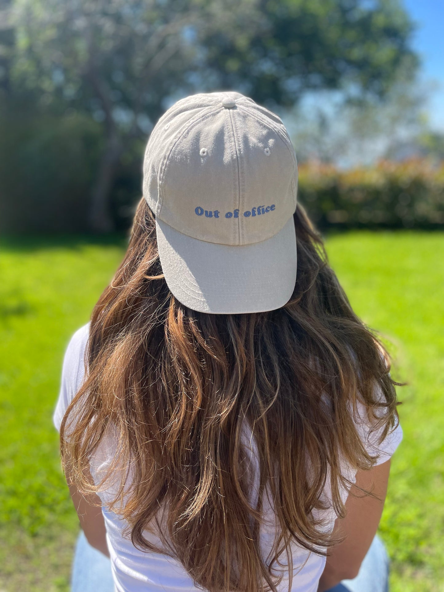 Cappellino "Out of office"