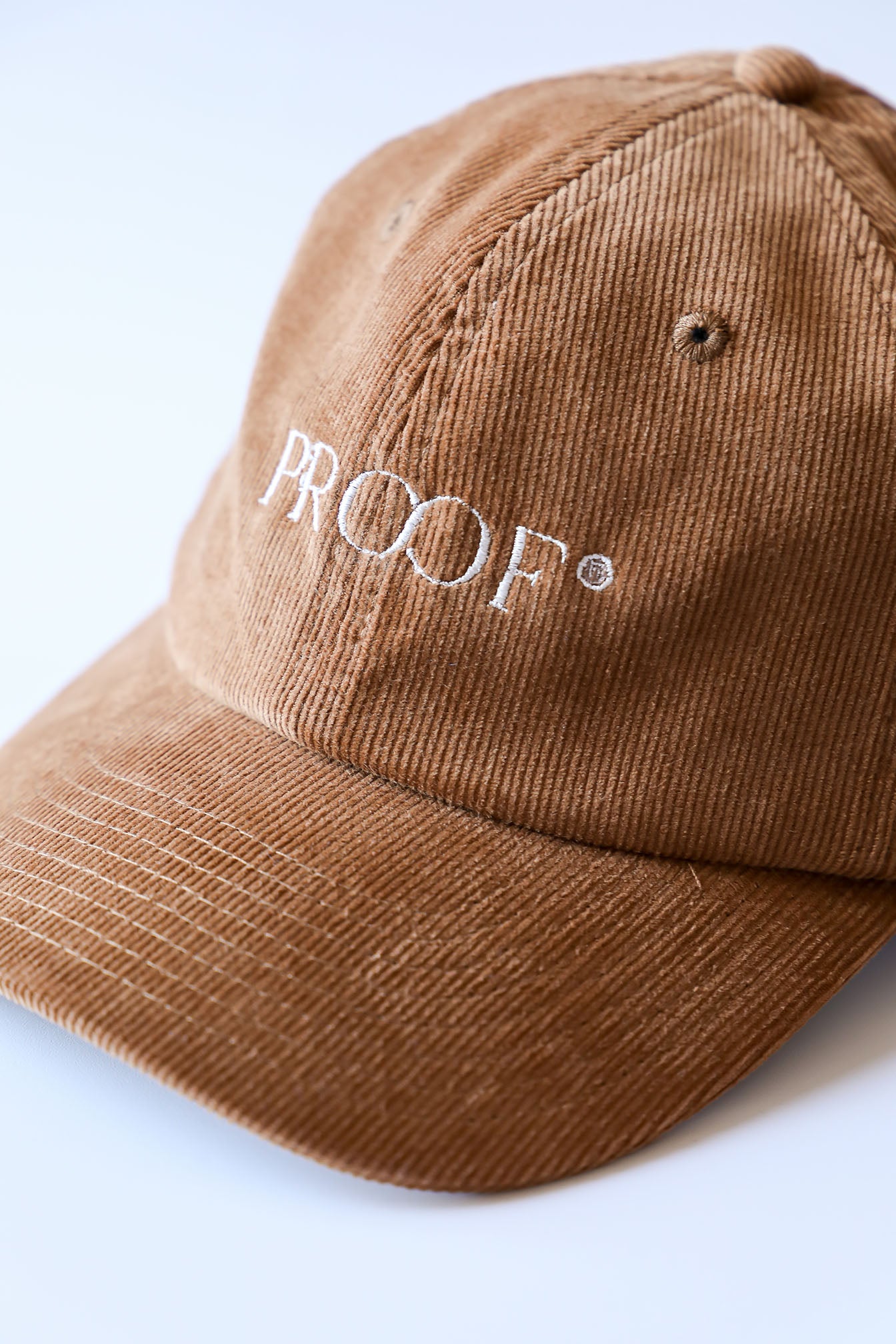 Cappellino in velluto a coste cammello