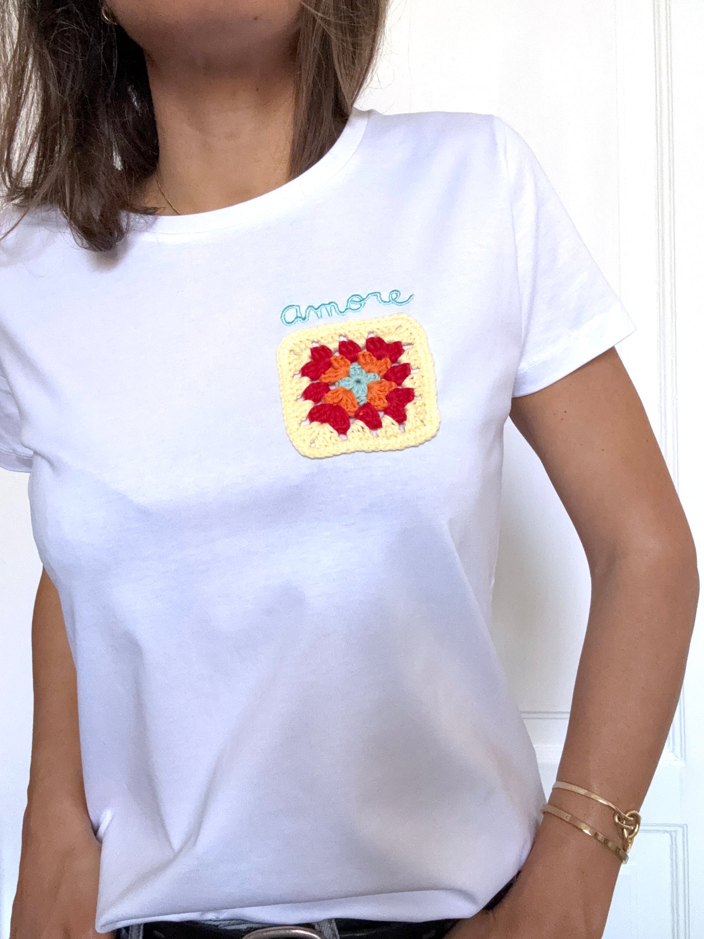 Tshirt con toppa in crochet #4
