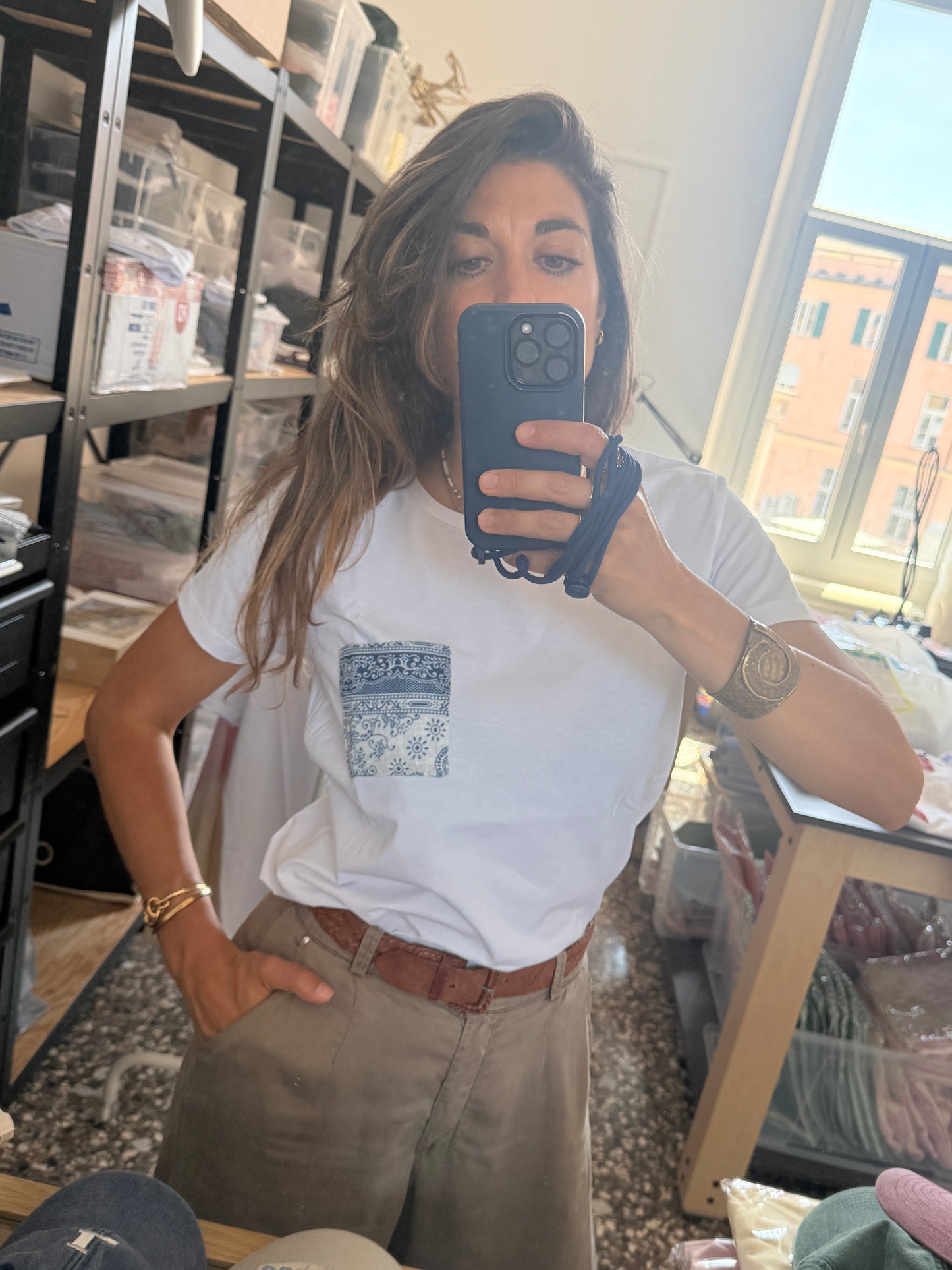 Tshirt con tasca bandana azzurra e bianca