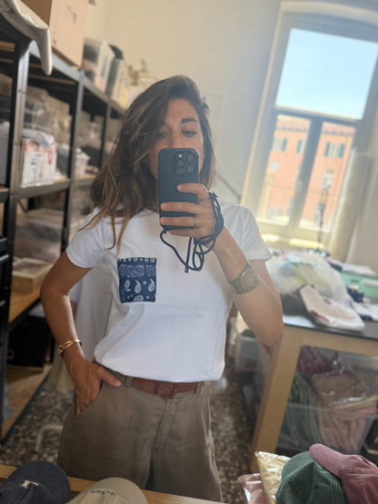 Tshirt con tasca bandana blu