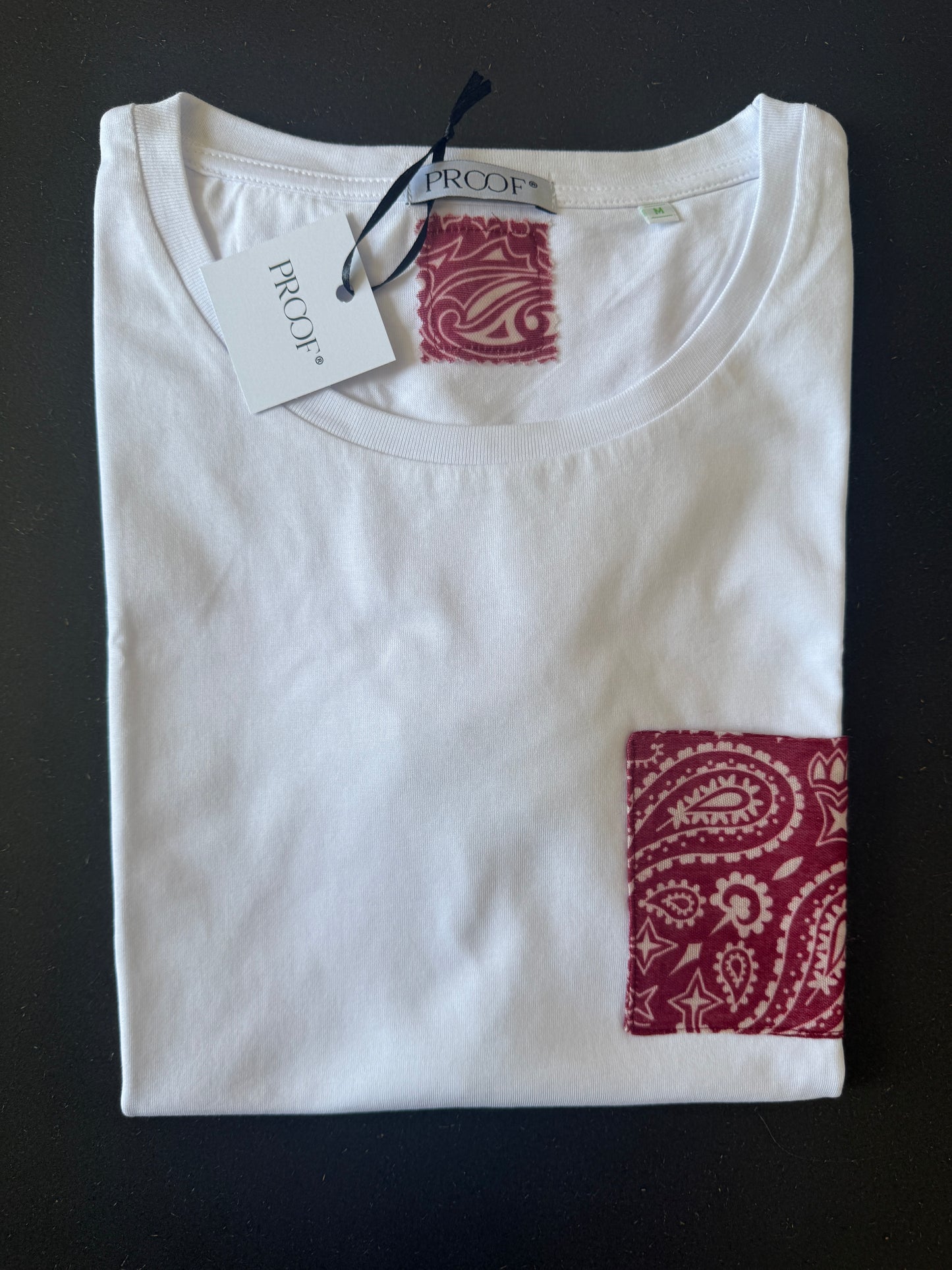 Tshirt con tasca bandana rossa