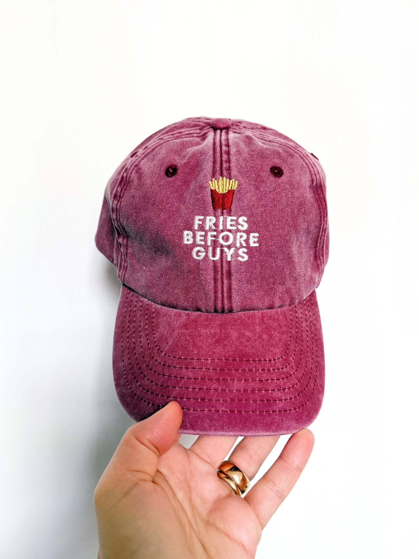 Cappellino "Fries before guys" rosso