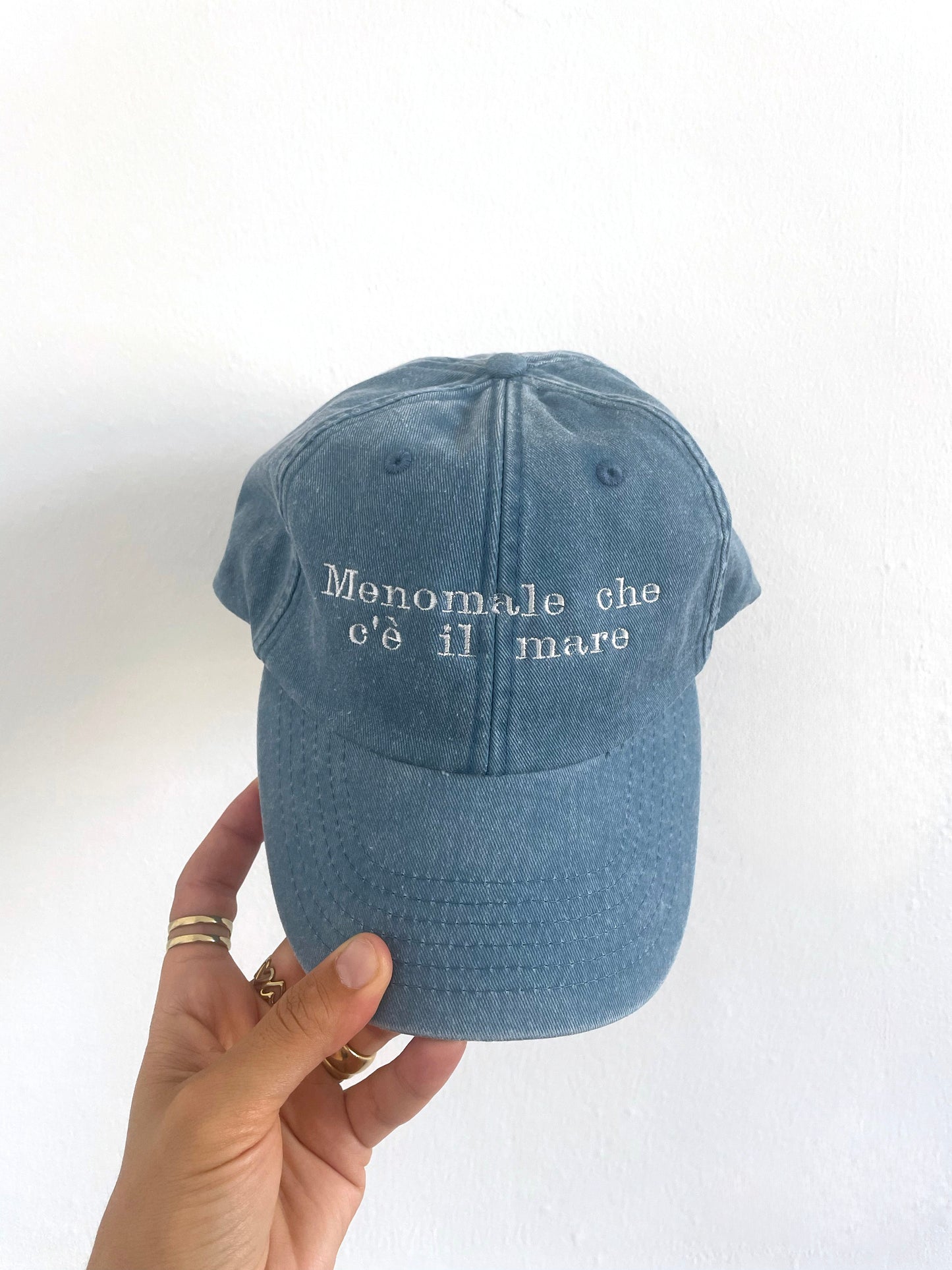 Cappellino "Menomale che c'è il mare"
