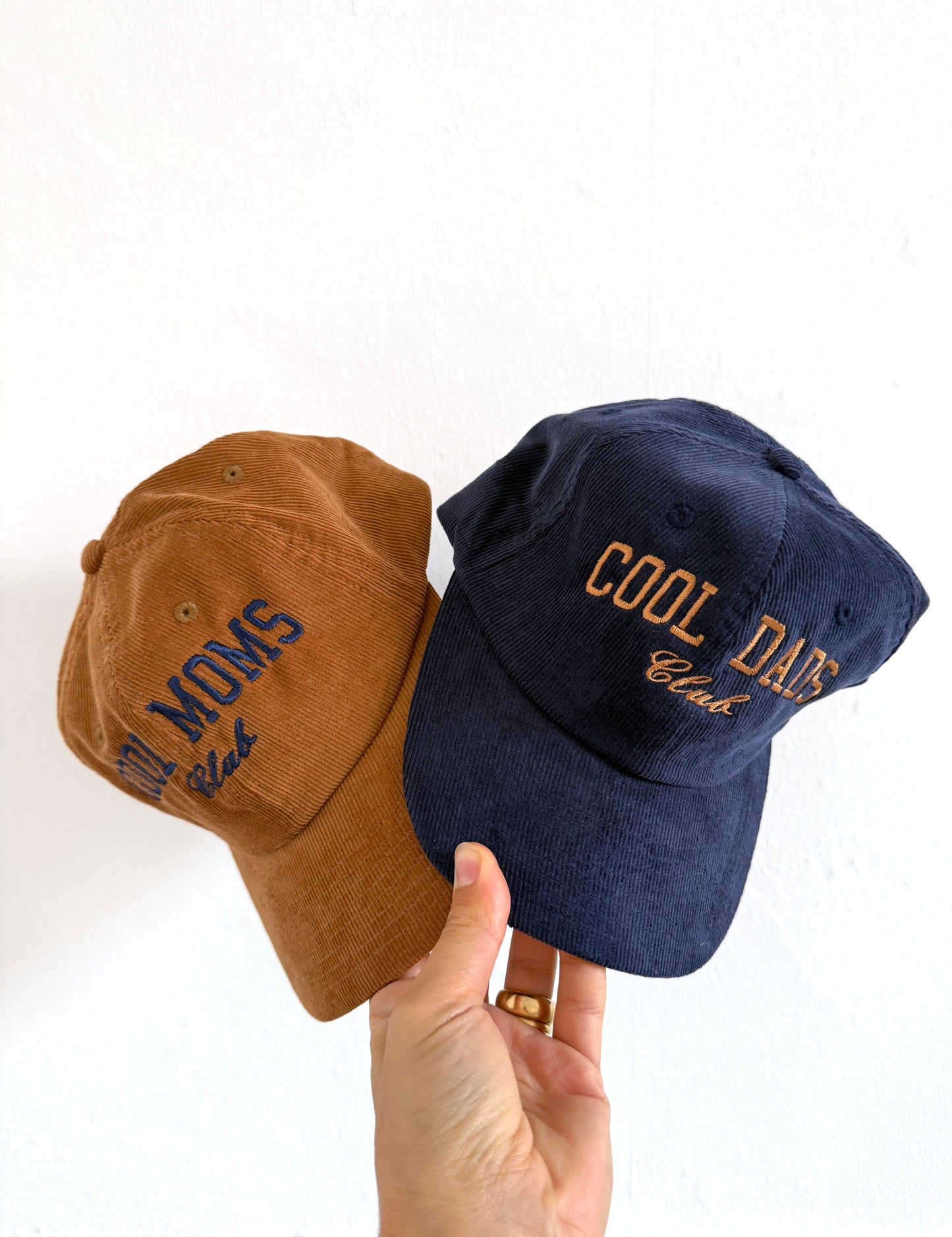 Set x2 cappellini "Cool moms club" e "Cool dads club"